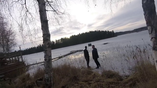 Mauvaise blague qui tourne mal : sa voiture fini au fond du lac gelé!