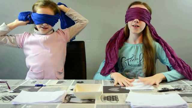 ! CHALLENGE : On dessine les yeux bandés !