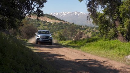 Mercedes-Benz X-Class Driving Video in Diamond silver metallic