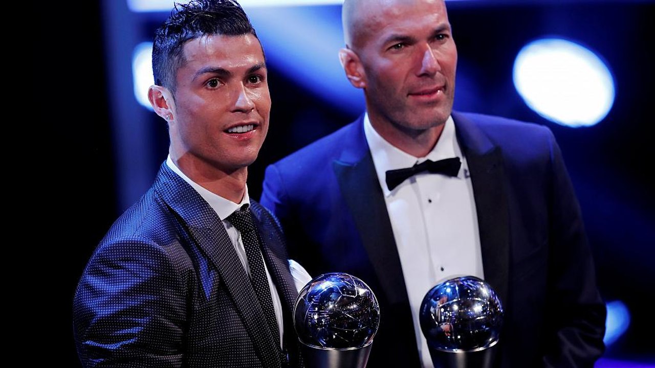 Calcio: Fifa Best Awards, Cristiano Ronaldo  è stato designato miglior calciatore dell'anno, Buffon   miglior portiere al mondo,  e Zinedine Zidane miglior allenatore