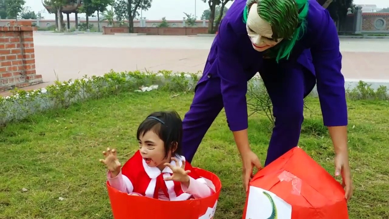 Vampire Deadpool Scares Elsa baby w/ Funny Pranks Frozen Elsa Fun Superheroes