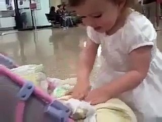 Toddler Welcomes Home Soldier Daddy from Iraq
