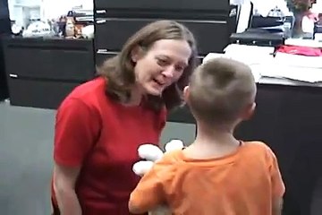Soldier on R&R Surprises Mother - Amazing Reaction!