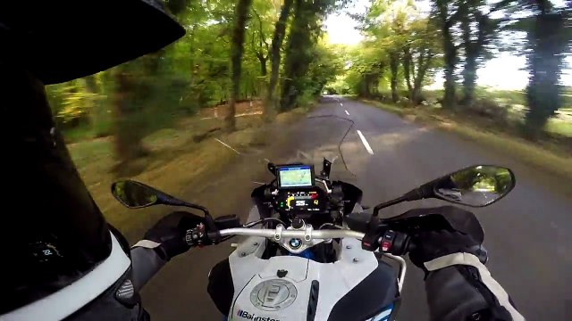 2018 BMW R1200 GS Adventure Review - First look at the TFT screen!