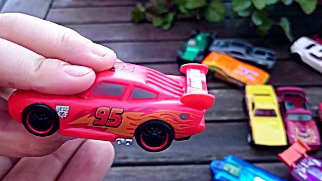 Video Camión taller CARS Rayo McQueen juguete niños. Mack Truck 2 Lightning Toys Disney Pixar