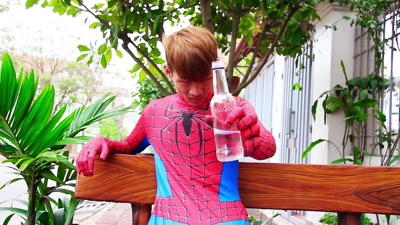 Batman DRUNK Superman & Frozen Elsa Quit boyfriend Spiderman drive a car tease girls Superhero funny