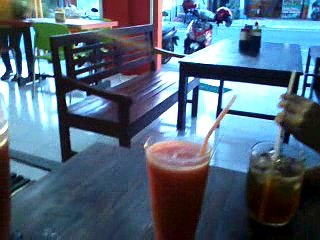 video Adelio menikmati es teh dan jus jambu pokoke siip maknyuus.. 22 oktober 201