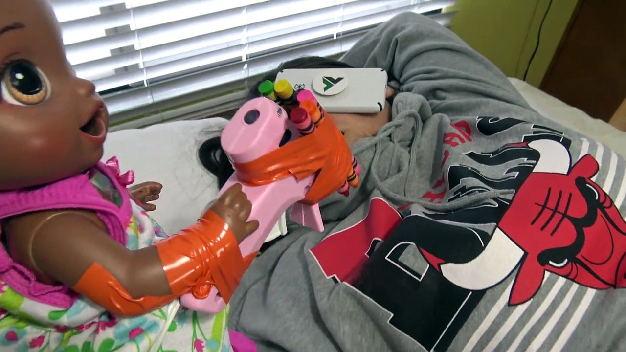 BABY ALIVE gives BAD BABYSITTER a TATTOO! The Lilly and Mommy Show! Funny SKIT