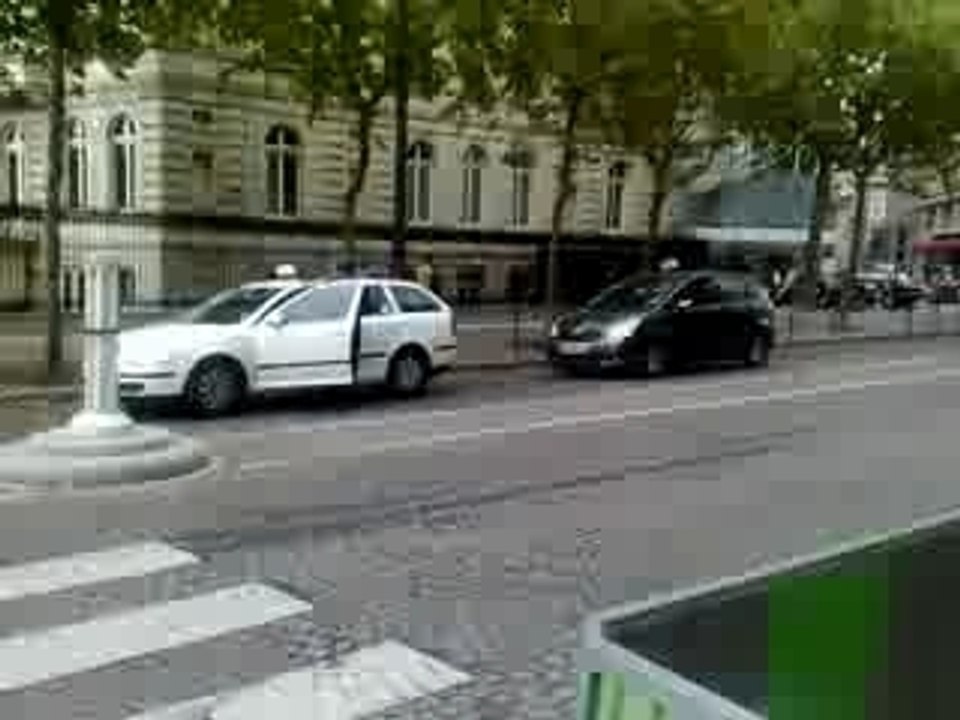 Je me ballade à poil dans Paris