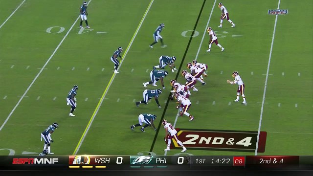 Vernon Davis glides into Eagles secondary for 31-yard gain