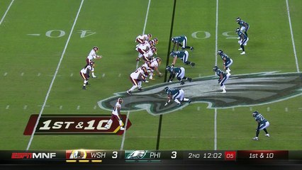 Vernon Davis dissects Eagles defense on 31-yard catch