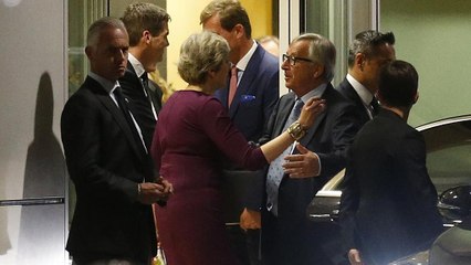 Theresa May, "à deux doigts de perdre son sang froid" ? Juncker dément