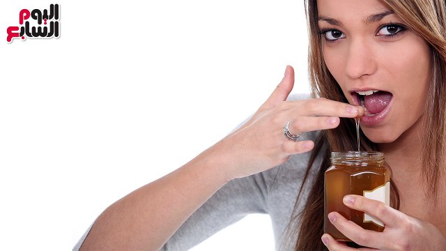 فيديو معلوماتى.. يكفيك ملعقة منه يوميًا.. تعرف على فوائد عسل النحل