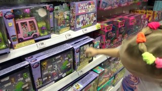 Алиса в ДЕТСКОМ МИРЕ !!! Много игрушек для детей ! A Lot of toys for kids Entertainment for children