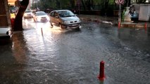 Manisa'da Sağanak Yağış Yolları Göle Çevirdi