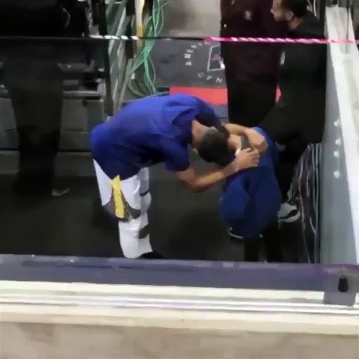 Stephen Curry comforts Devin Harris nephew who's father passed away in a car accident