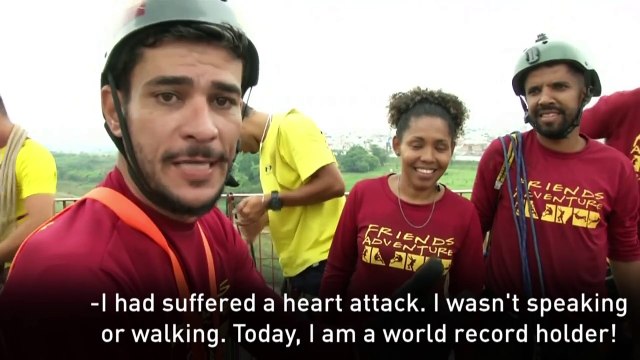 245 personnes sautent d'un pont en même temps