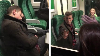 Des potes laissent un camarade endormi dans le train