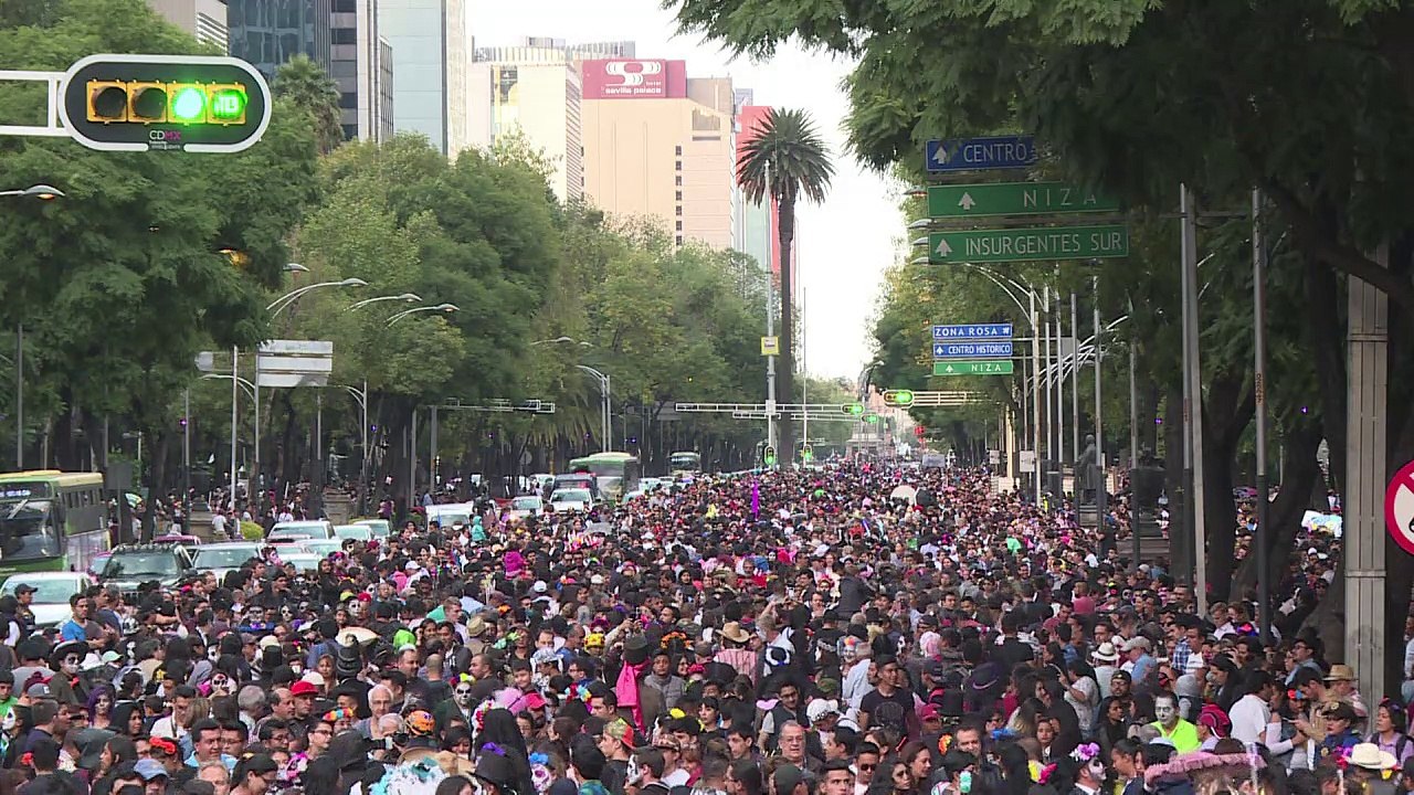 Thousands dress up for 'Catrina parade' in Mexico City