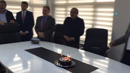 Türkiye'nin En Yaşlı Ozanına Sürpriz Doğum Günü Pastası