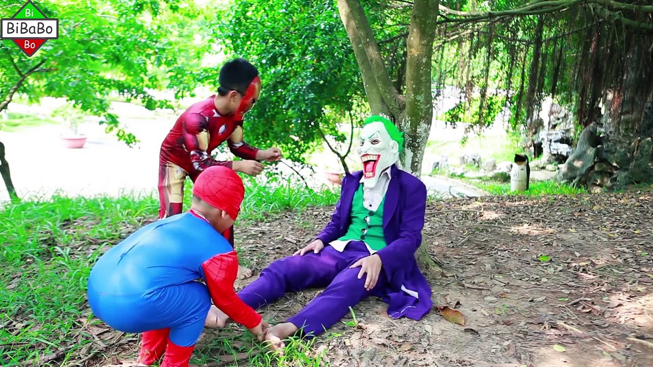 Iron Man and Spiderman vs Frozen Elsa Shooting model Batman Anna Wolf Zombie kids
