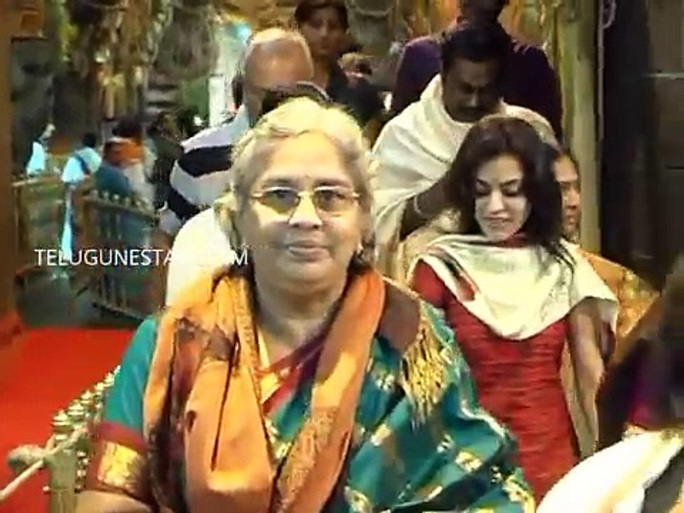 Telugu ress Kajal Agarwal and Nisha Agarwal complete tirumala visit videos