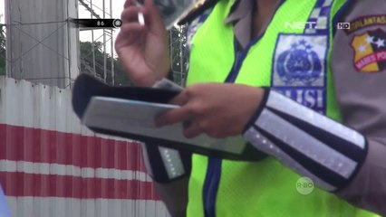 Polisi Melakukan Himbauan Keselamatan ke Suporter Bola - 86