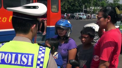 Saat Istirahat AKP Restu Didatangi Warga yang Ingin Berfoto Dengannya 86