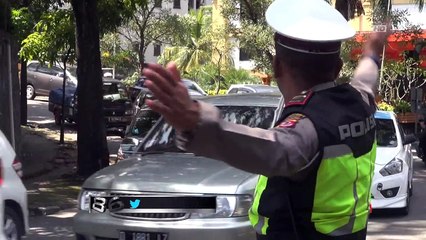 Ditilang Petugas, Wanita Ini Telepon Ayahnya -86