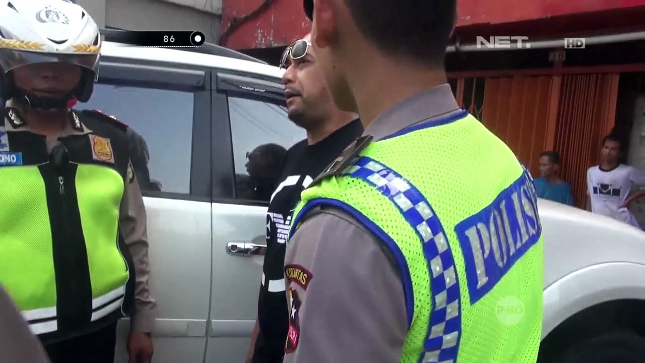 Para Pengendara Ini Merampas Hak Pejalan Kaki - 86