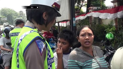 Pria Ini Gemeteran Saat Ditilang - 86