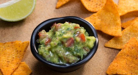 طريقة عمل تغميسة الغواكامولي المكسيكية بالفيديو