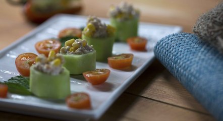 طريقة عمل لقيمات الخيار والتونا بالفيديو