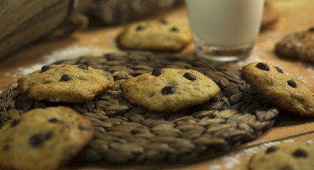 طريقة عمل كوكيز بالموز وشوكولا بالفيديو