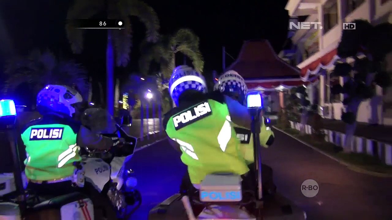 Kedua Waria Ini Ribut & Tidak Pakai Helm Karena Ingin Tampil Cantik - 86