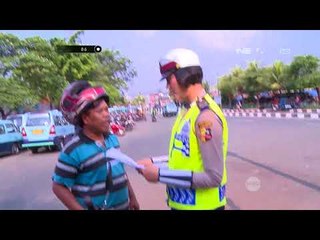 Sadar Gak Pakai Helm, Penumpang Ini Langsung Berinisiatif Naik Angkot - 86