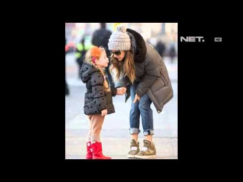 Entertainment News - Selebritis jalan-jalan bersama buah hati