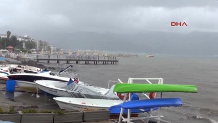 Muğla Marmaris'te Yağmur Hayatı Olumsuz Etkiledi