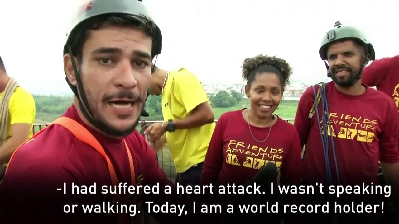 245 personnes sautent à l’élastique en même temps