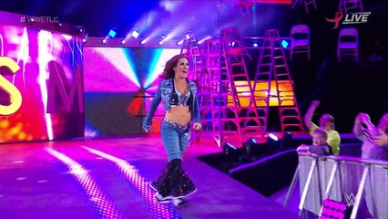 Raw Women's Championship: Alexa Bliss © vs. Mickie James