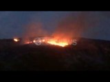 Ora News - Si “vullkan”, shpërthen zjarri në kodrat e fshatit Lalar të Fierit
