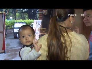 Скачать видео: Entertainment News - Denada dan suami bicara tentang perkembangan anak