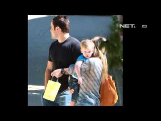 下载视频: Entertainment News-Hilary Duff dan Mike Comrey tetap menjaga hubungan baik