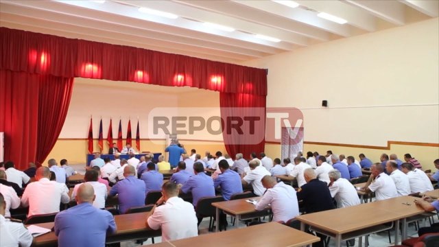 Report TV - Çako mbledh krerët e policisë gati një tjetër aksion i madh