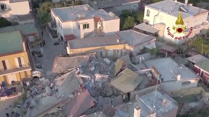 Ora News - Ajo çfarë la pas tërmeti në ishullin Iskia, pamje me dron