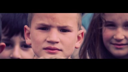 Video surprizë/ Flor Mumajesi bën 35-vjeç