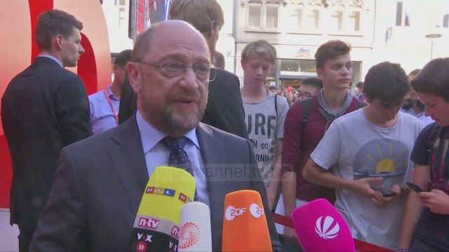 Schulz kundër Merkel dhe Trumpit - Top Channel Albania - News - Lajme