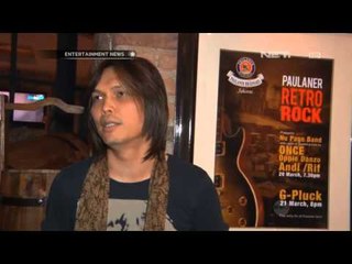 Once bicara antara penyanyi solo dan vokalis band