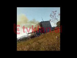 Korçë, përfshihet nga flakët ndërtesa 4 katëshe