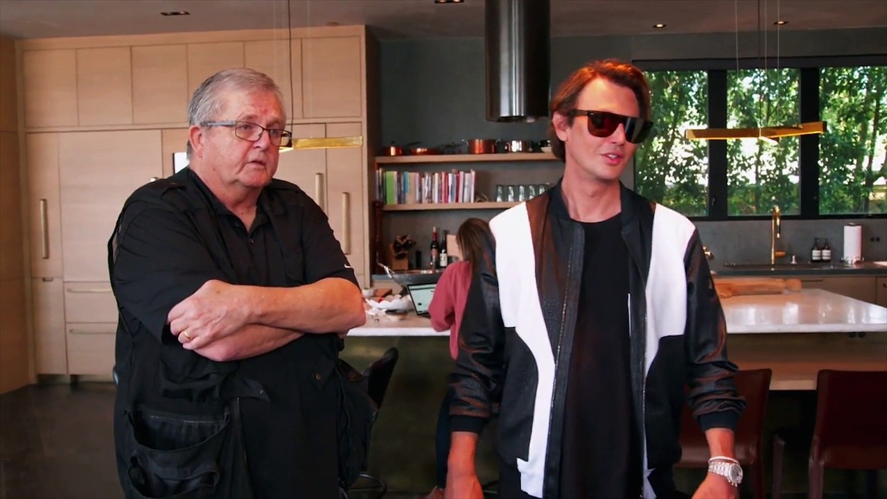 Kendall Jenner Falls Of Her Bike - KUWTK Recap